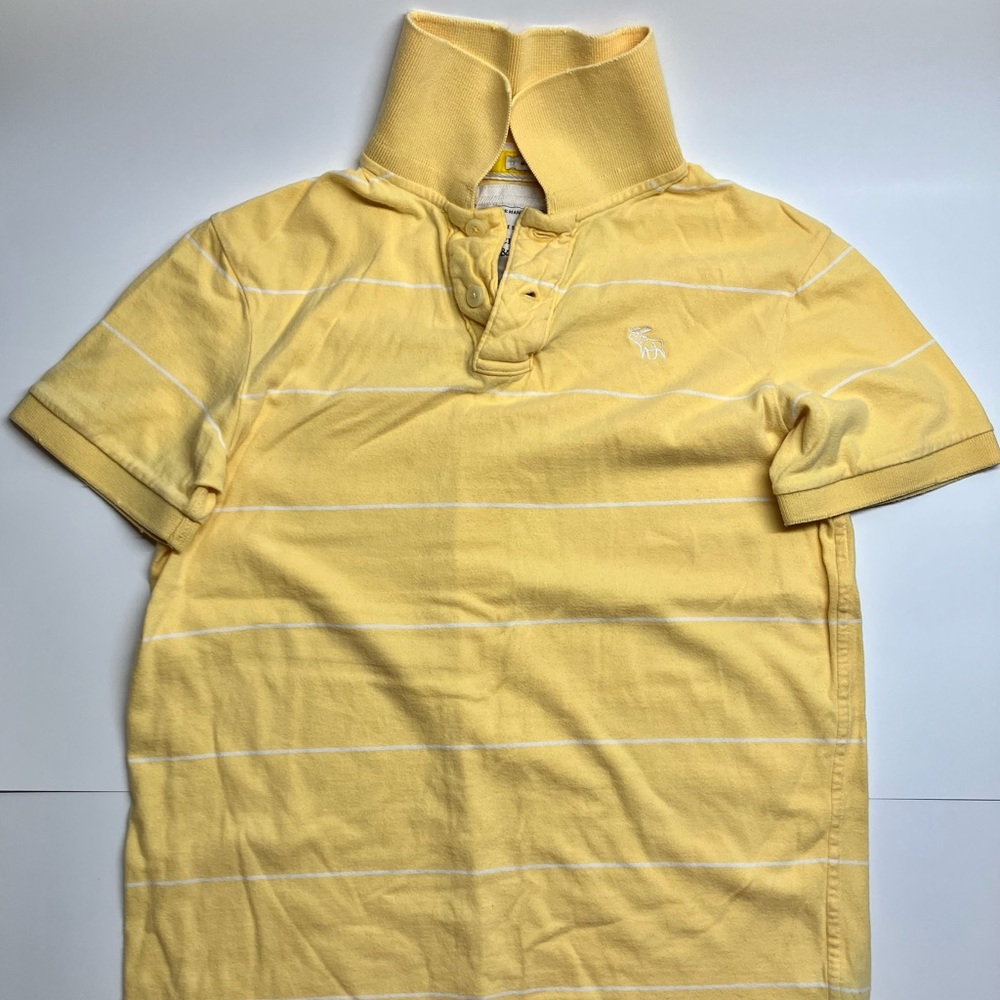 LIKE NEW Abercrombie & Fitch polo. Mens Med.